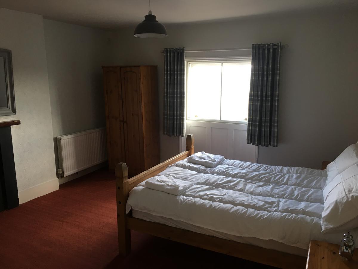 The Cross Keys Hotel Llanymynech Екстер'єр фото