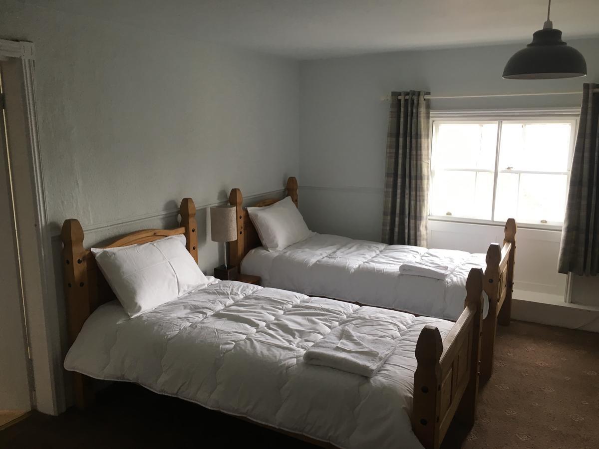 The Cross Keys Hotel Llanymynech Екстер'єр фото